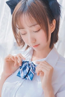 木绵绵OwO怀中猫慵懒的魅力